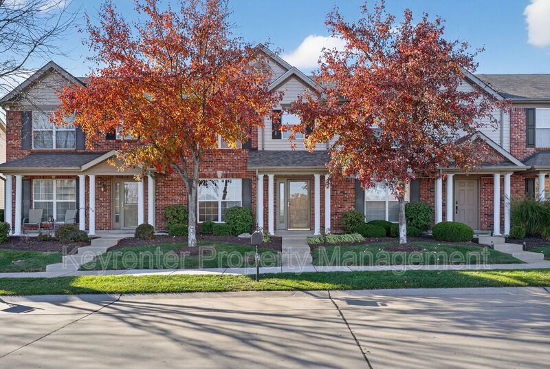 Lake Saint Louis House: 1111 Ridgeway Dr