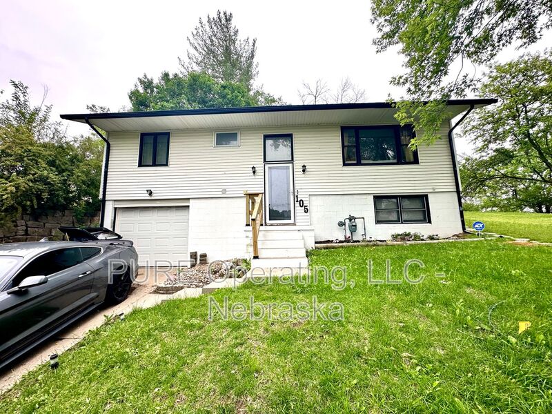 Glenwood House: 105 N Elm St