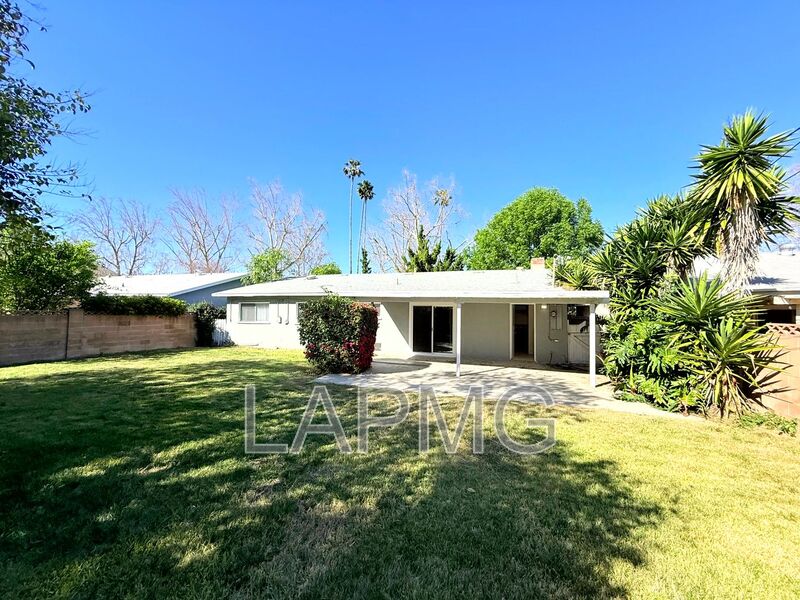 West Hills House: 24006 Archwood St.