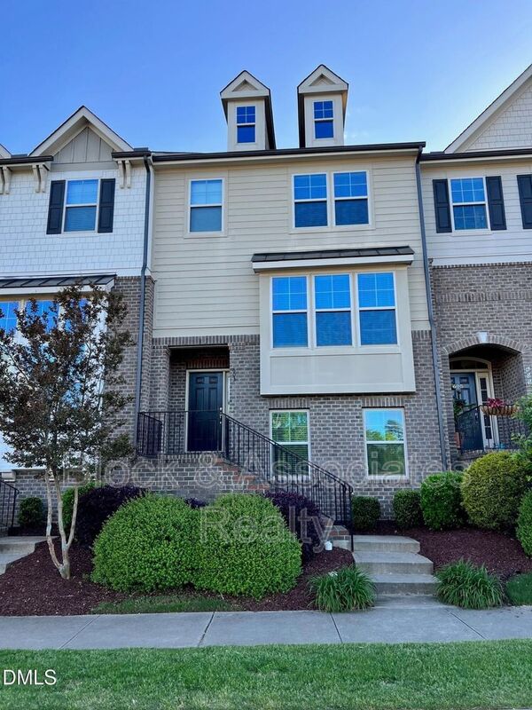 Apex House: 603 Old Mill Village Dr.