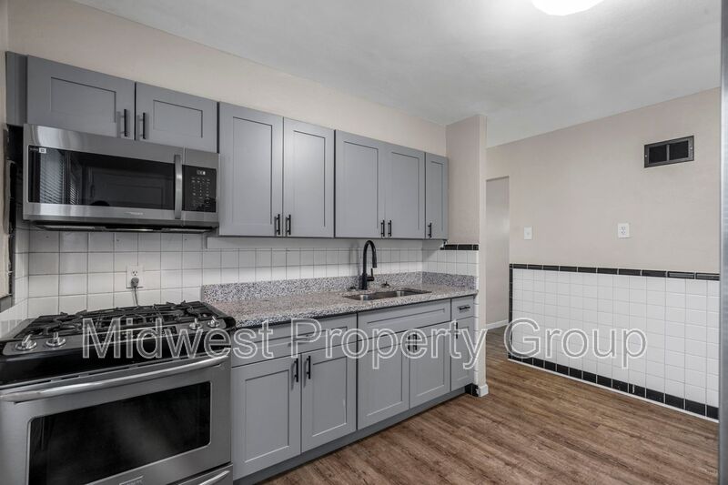 Florissant House: 216 Graham Road