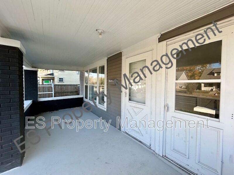 NOW AVAILABLE!! Charming Two Bedroom One Bathroom Duplex!!! - Photo 4