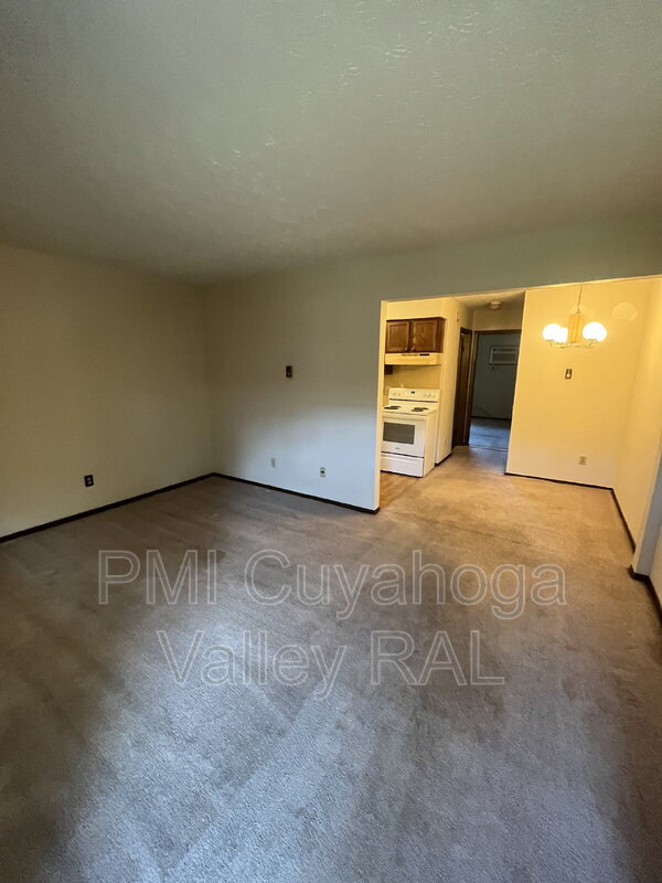 Akron Condo: 1757 S. Arlington St