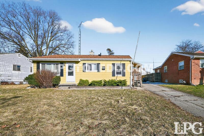 Toledo House: 1525 Akron St.