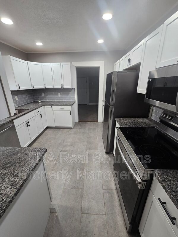 Columbus House: 1535 Thomas Ave