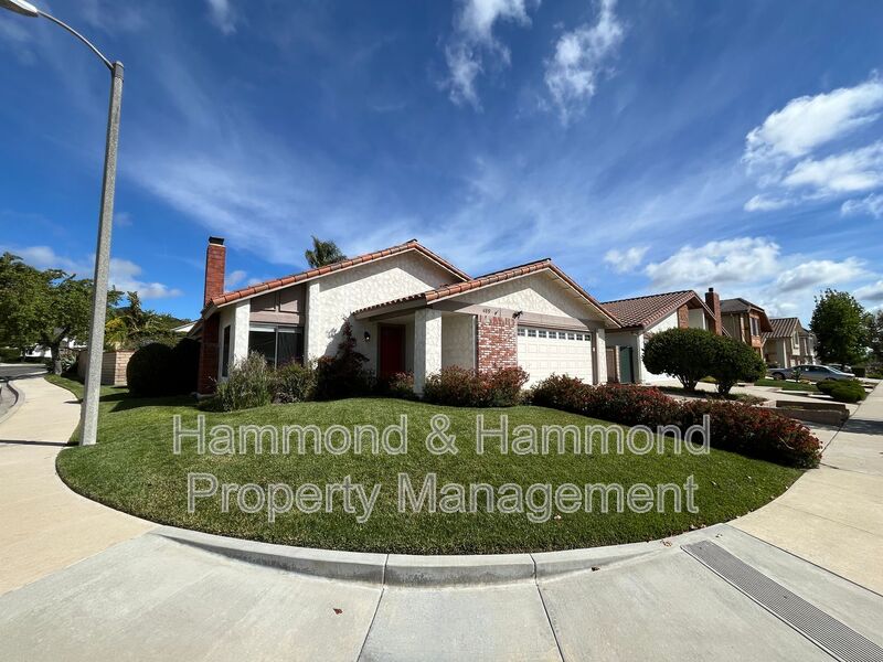Newbury Park House: 489 Knollwood Dr.