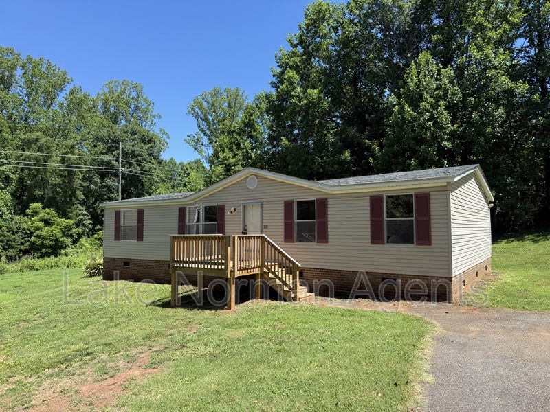 Newton House: 1121 McRee Heights Circle