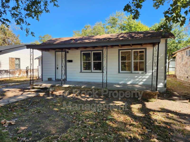 Ada House: 228 North Cherry