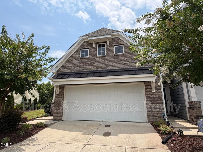 Apex House: 572 Chessie Sta