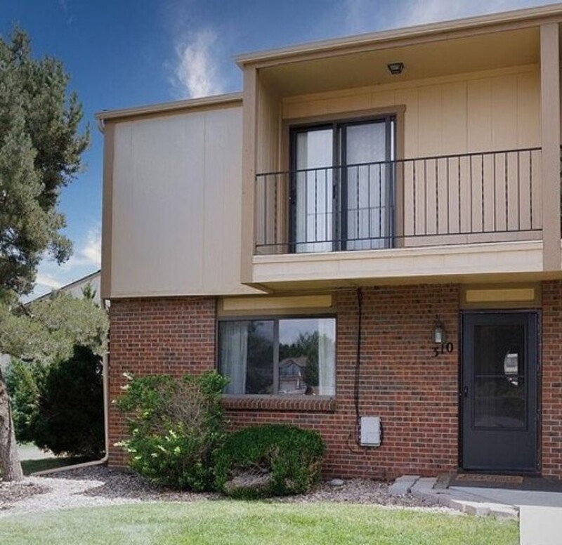 Golden Condo: 750 Tabor St