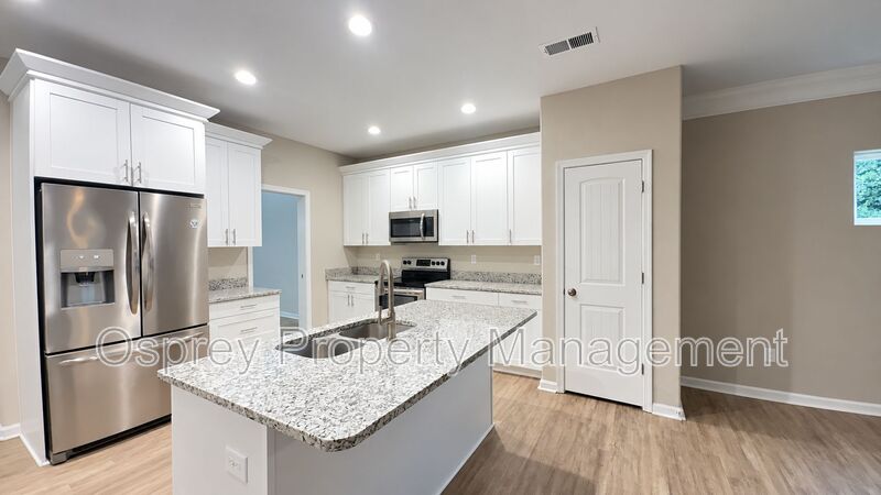 Spacious 4-Bedroom Norfolk Home with 2-Car Garage & Flexible Bonus Space - Photo 5