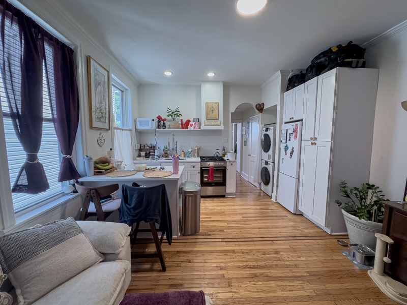 Philadelphia Condo: 1223 N Franklin St - 2R