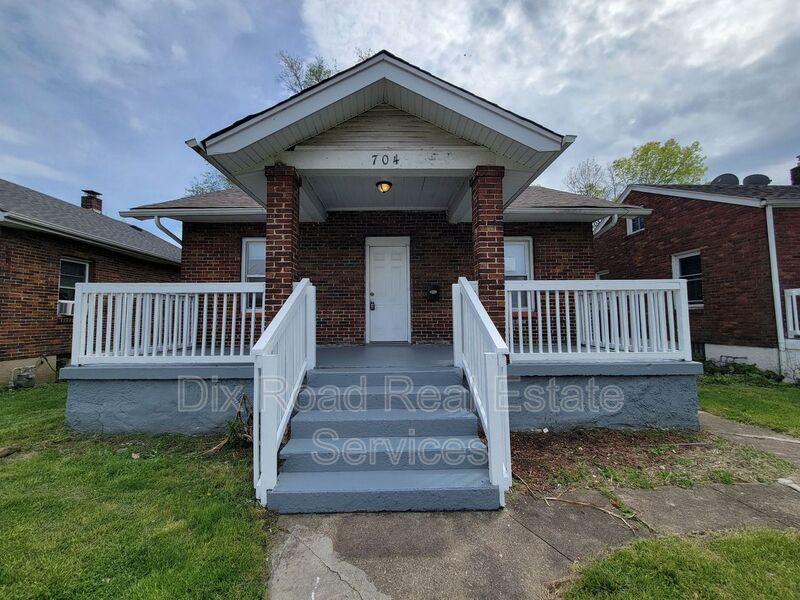 Middletown House: 704 16th Avenue