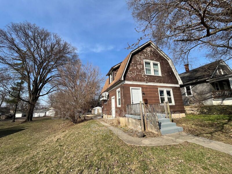 Middletown House: 2311 Grand Avenue