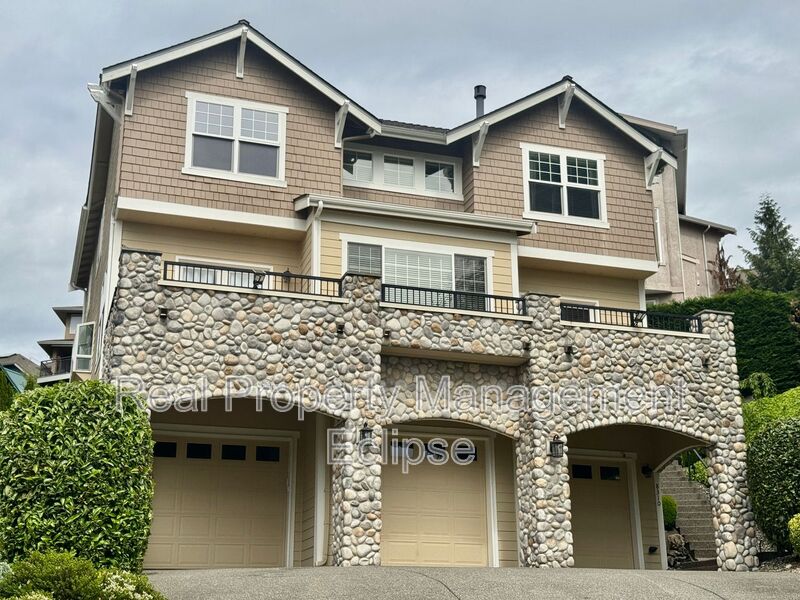 Kenmore House: 8310 NE 187th Way