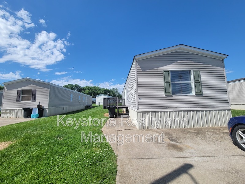 Oak Grove House: 607 Kerri Lane