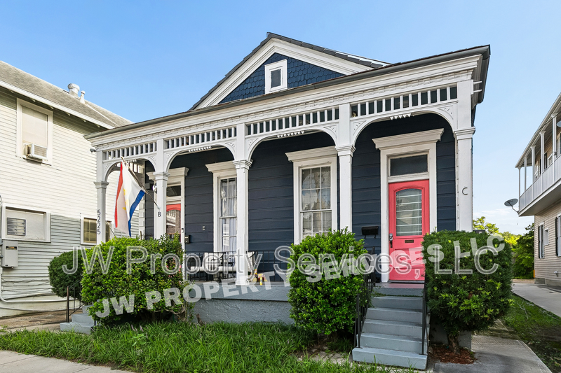 New Orleans House: 5225 Magazine St
