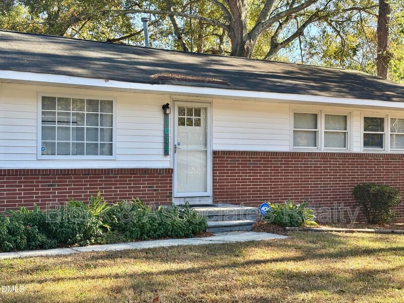 Raleigh House: 1019 Greenwich Street