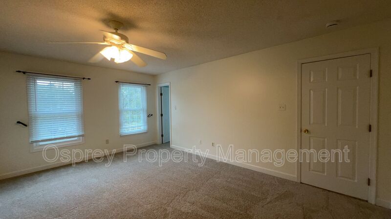 Spacious 4-Bedroom Home with Sunroom! - Photo 25