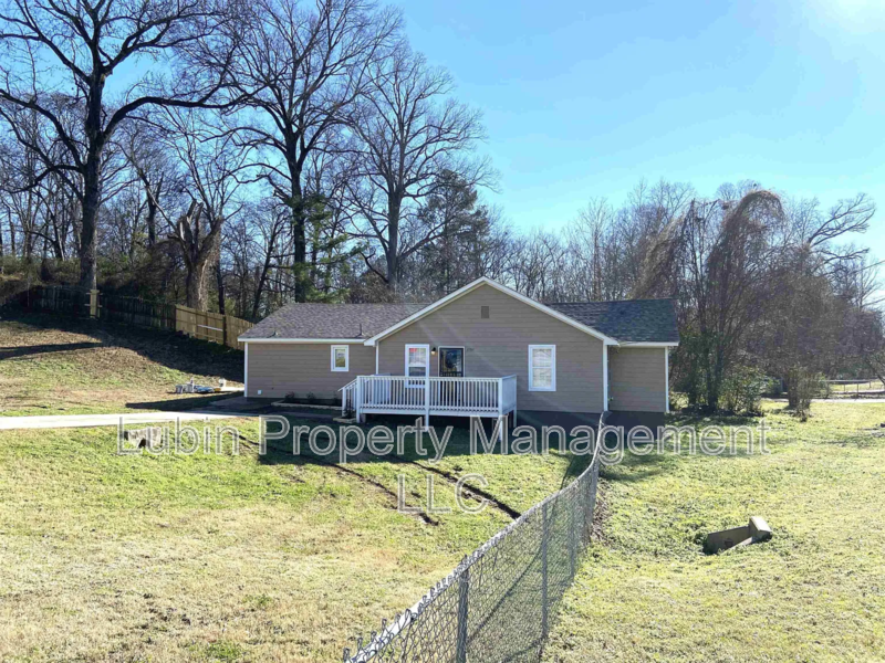 Memphis House: 2766 Overton Crossing St