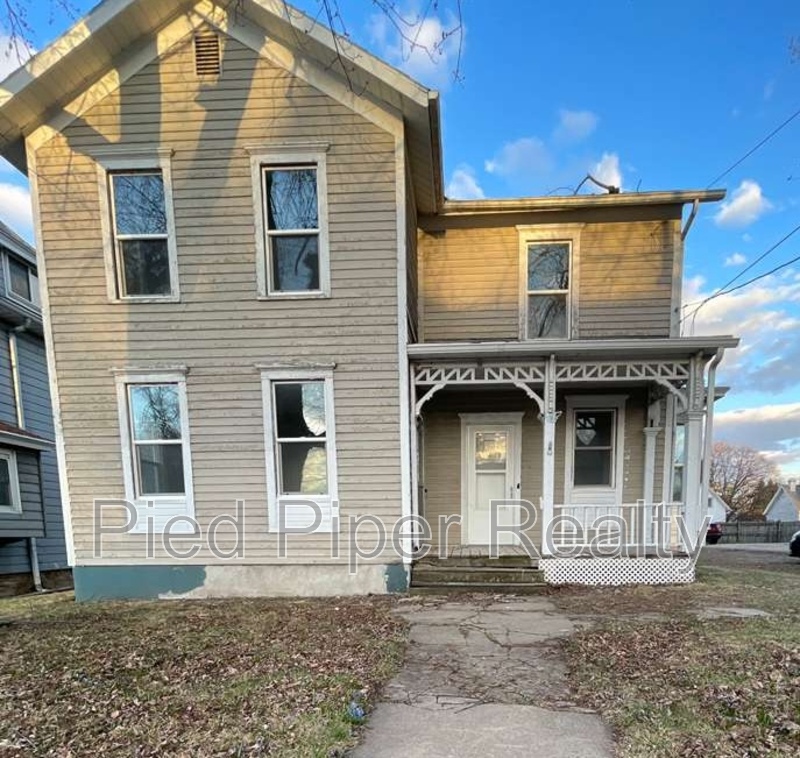 Freeport House: 217 North West Avenue