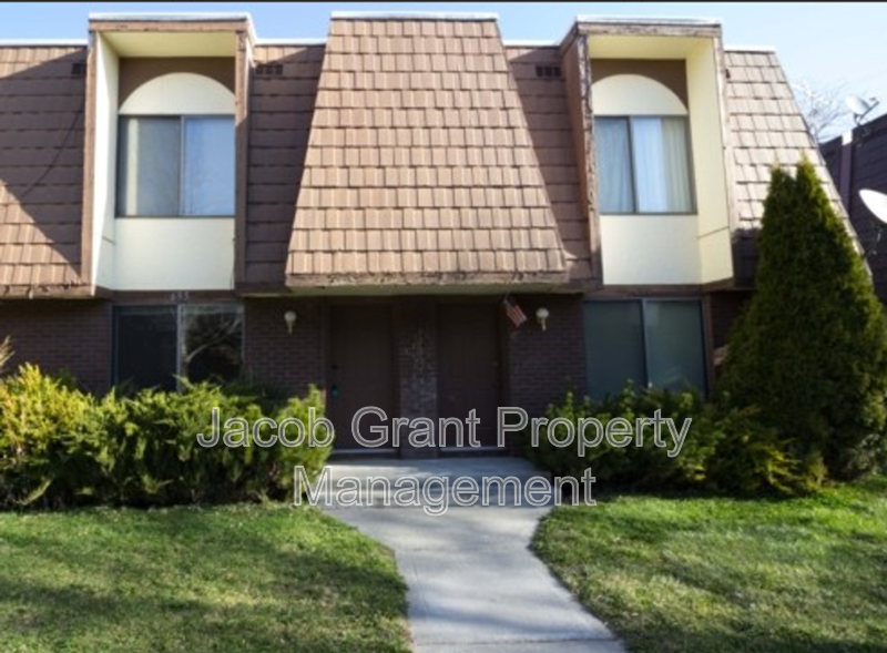 Idaho Falls House: 693 N Fanning