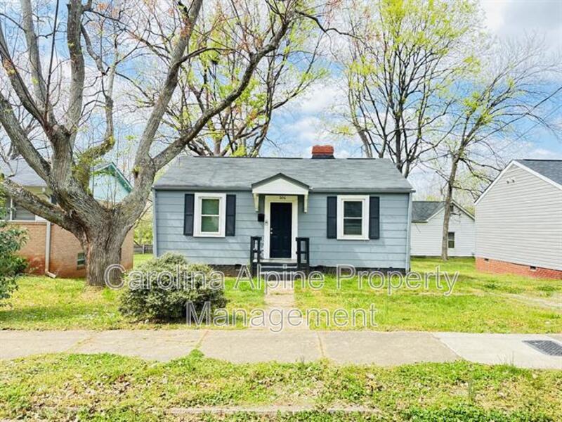 Salisbury House: 606 S Ellis St.