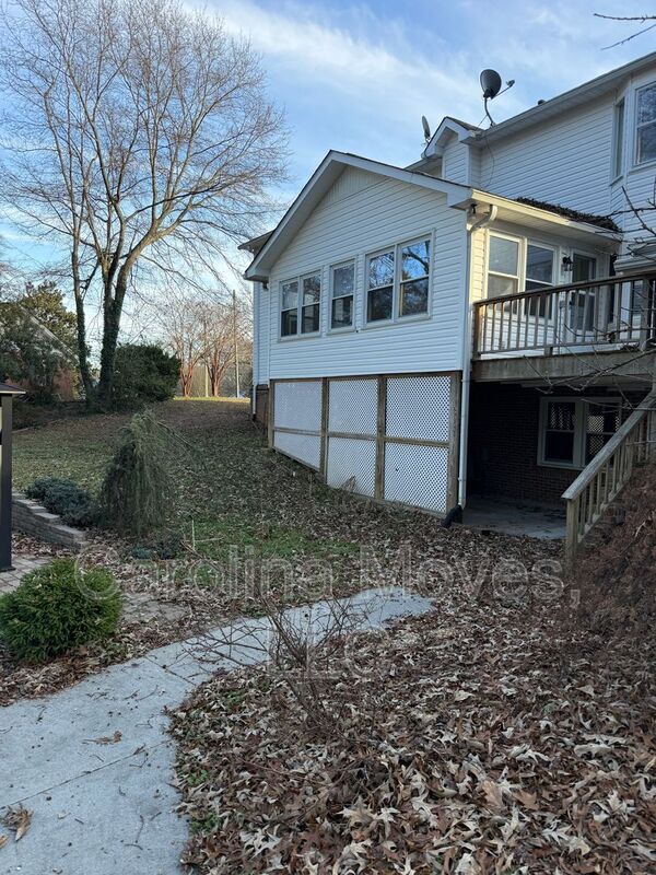 Greenville House: 121 Chipwood Lane