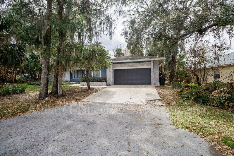 Longwood House: 1321 Myrtle Dr