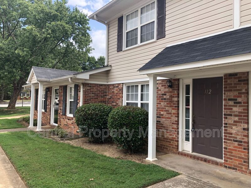 Simpsonville House: 108 Silverbrook Drive