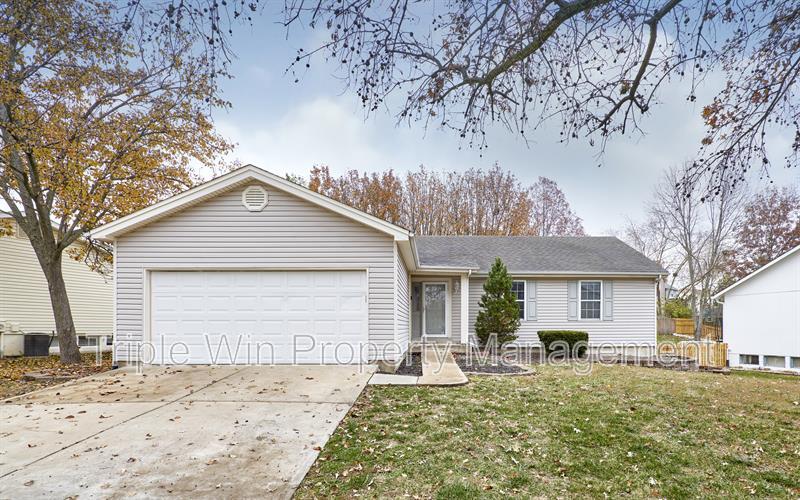 St Charles House: 121 Walnut Hill Dr.