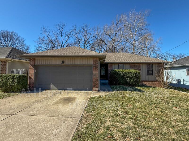 Springfield House: 1413 S Ventura Ave