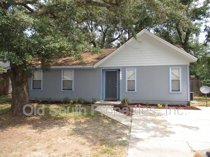 Pensacola House: 7804 Oak Forest Drive