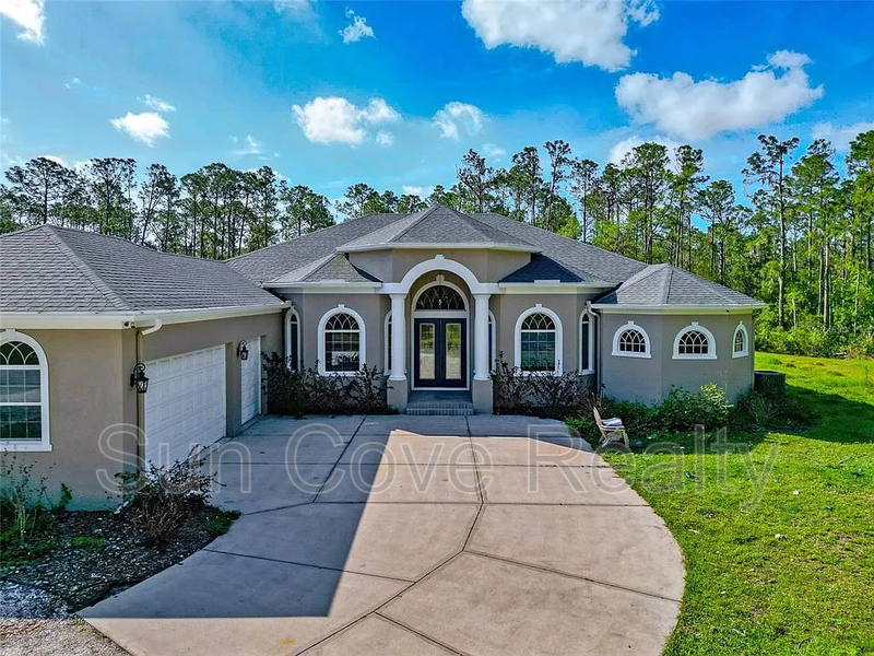 Bradenton House: 6407 213th St E