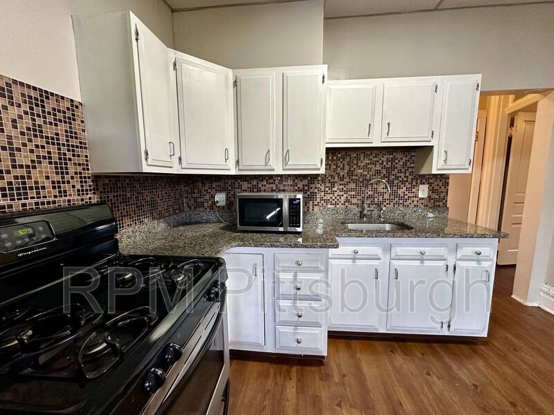 Pittsburgh House: 700 Ivy St