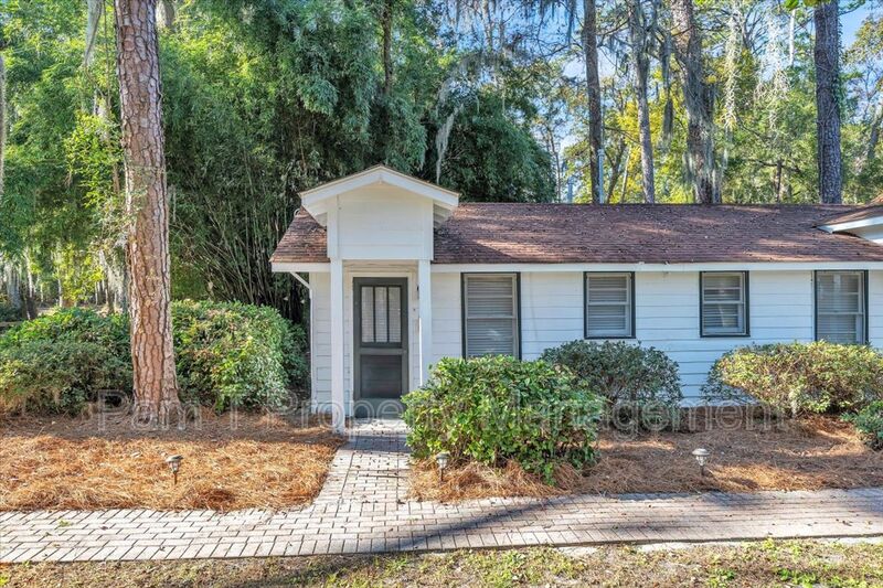 Savannah House: 3 Southwood Drive