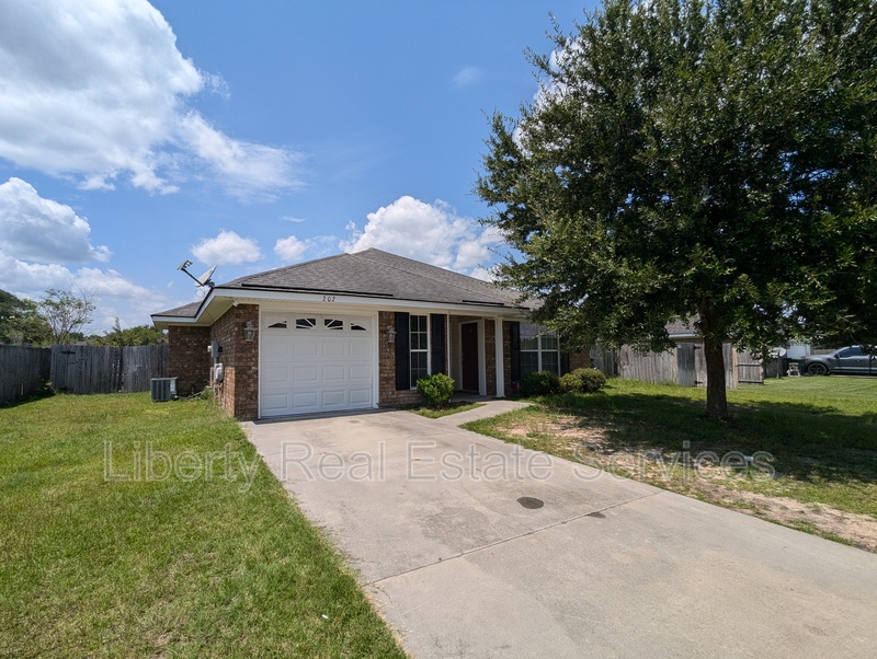 Hinesville House: 202 Augusta Way