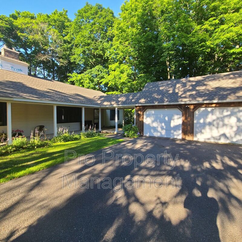 Woodbury House: 60 Westwood Road