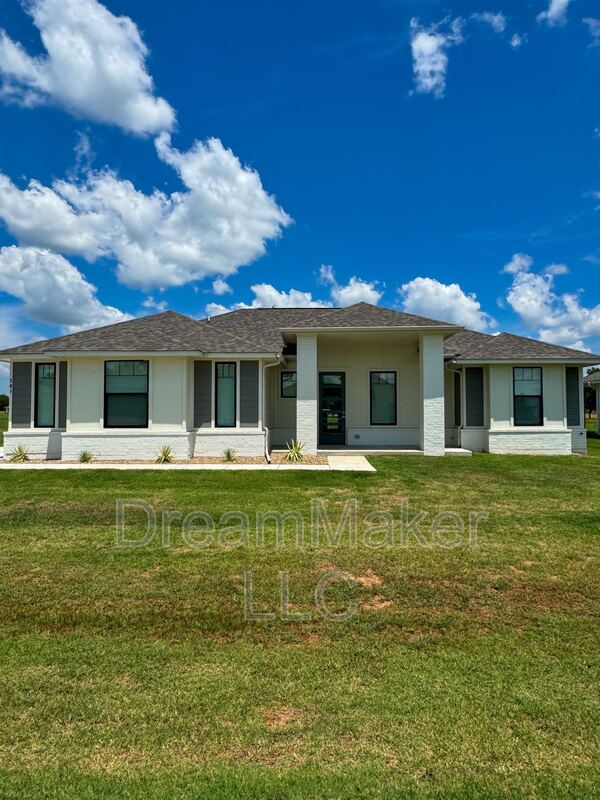 Goldsby House: 761 Apple Blossom Way