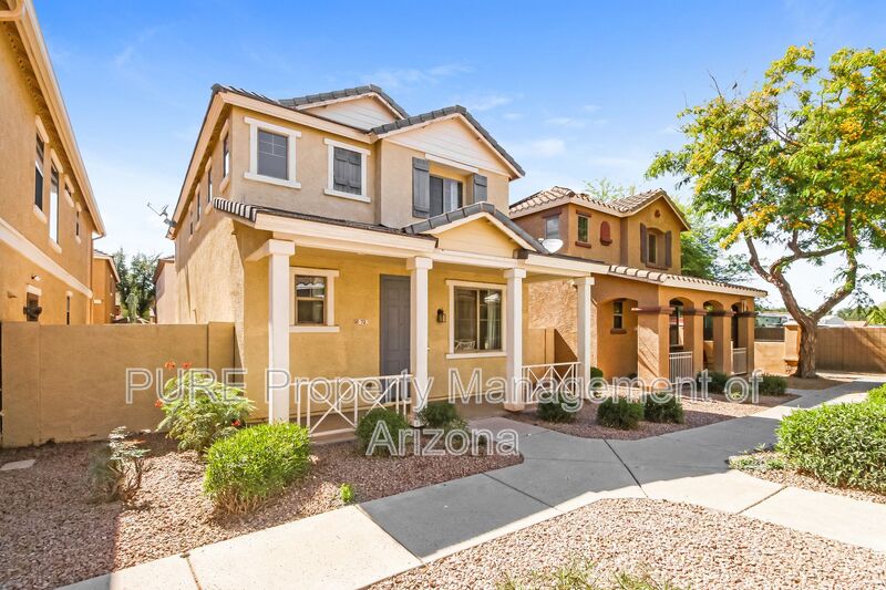 Gilbert House: 72 E Catclaw St