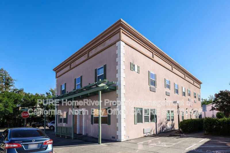 Cloverdale House: 154 Railroad Avenue