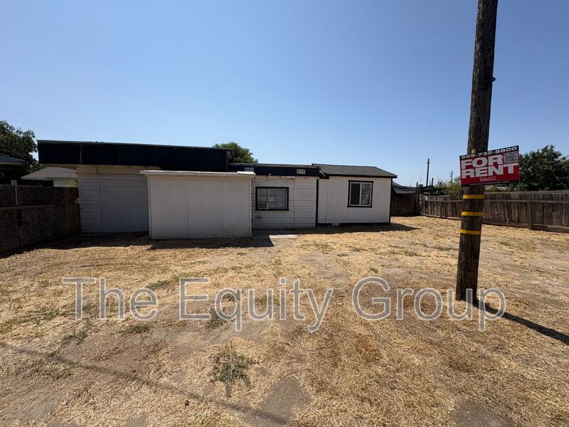 Dinuba House: 38745 1/2 Campbell Dr