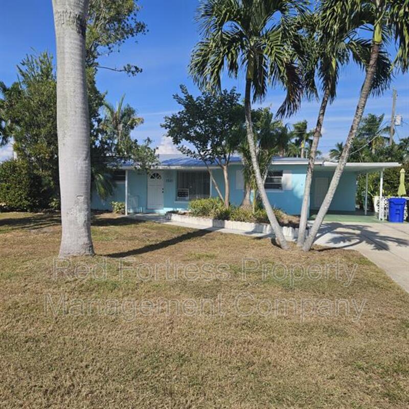 Fort Myers House: 1531 Grace Ave