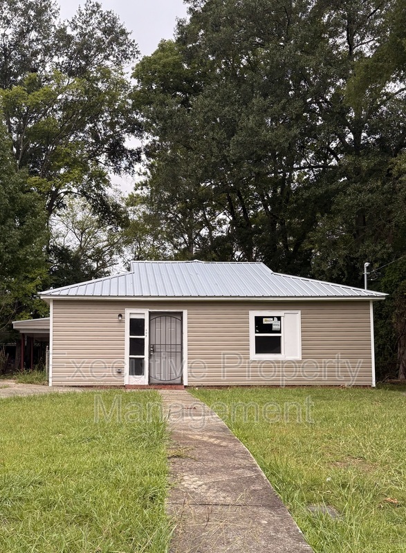 Bessemer House: 109 Houston Drive