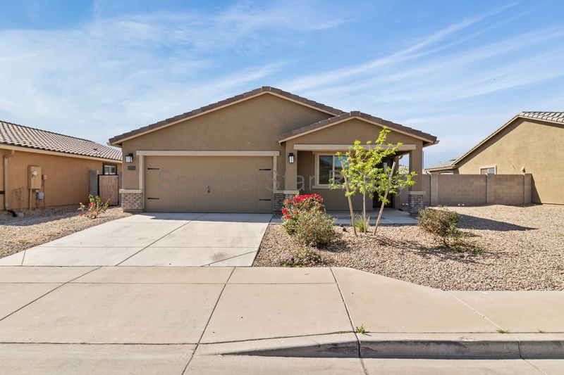 Buckeye House: 25755 W Winston Dr