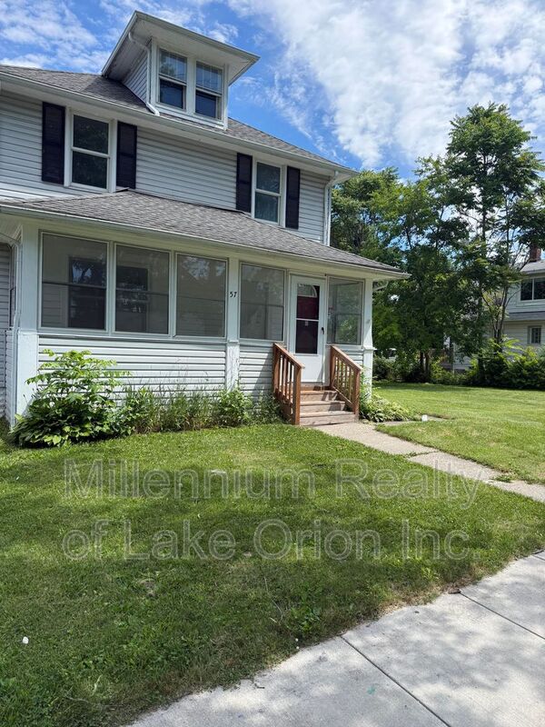 Pontiac House: 57 E Beverly Ave