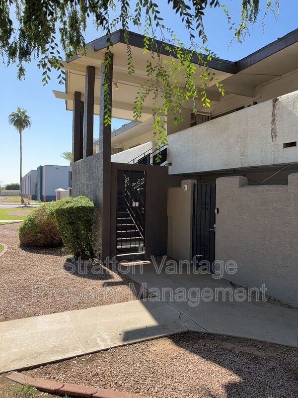 Phoenix Condo: 810 E Colter St