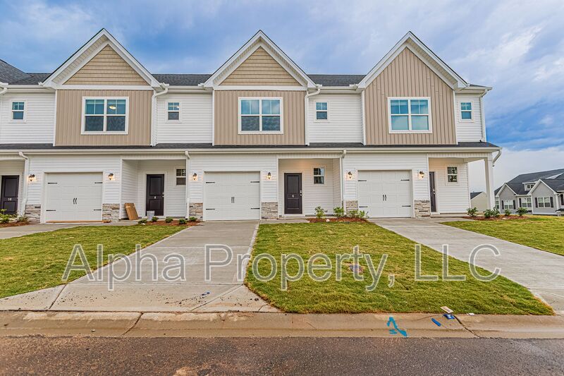 Duncan Townhome: 6 Apricot Ln