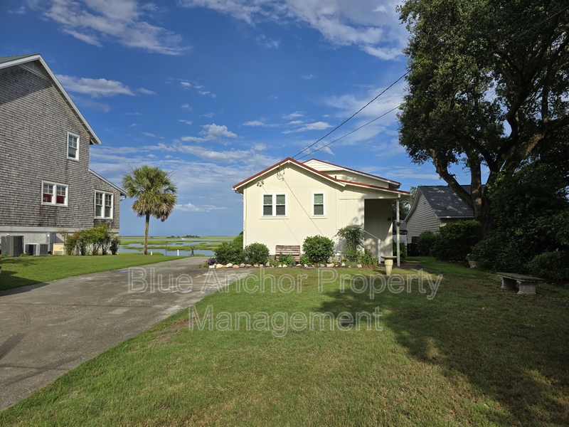Hampstead House: 337 Dogwood Lane