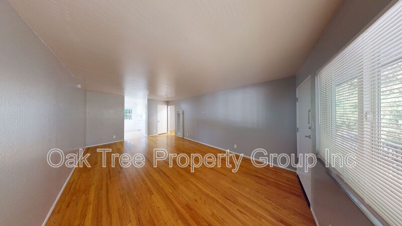 Oakland House: 2425 - 2429 Humboldt Avenue